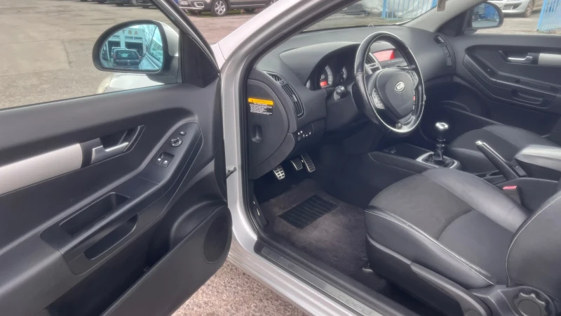 Kia Pro ceed 2.0 CVVT / ТЕМПОМАТ / ПОДГРЕВ / КЛИМАТРОНИК, снимка 9 - Автомобили и джипове - 52990910