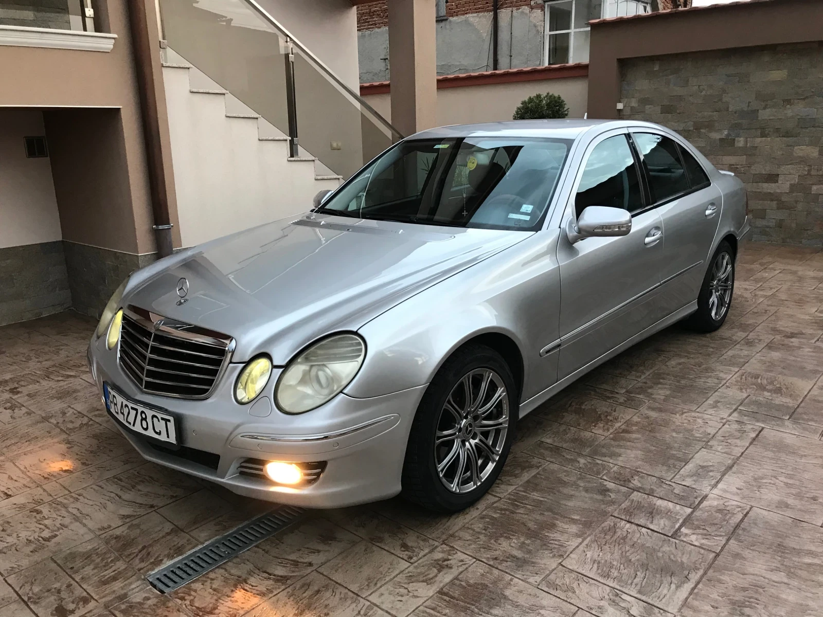 Mercedes-Benz E 280, снимка 1