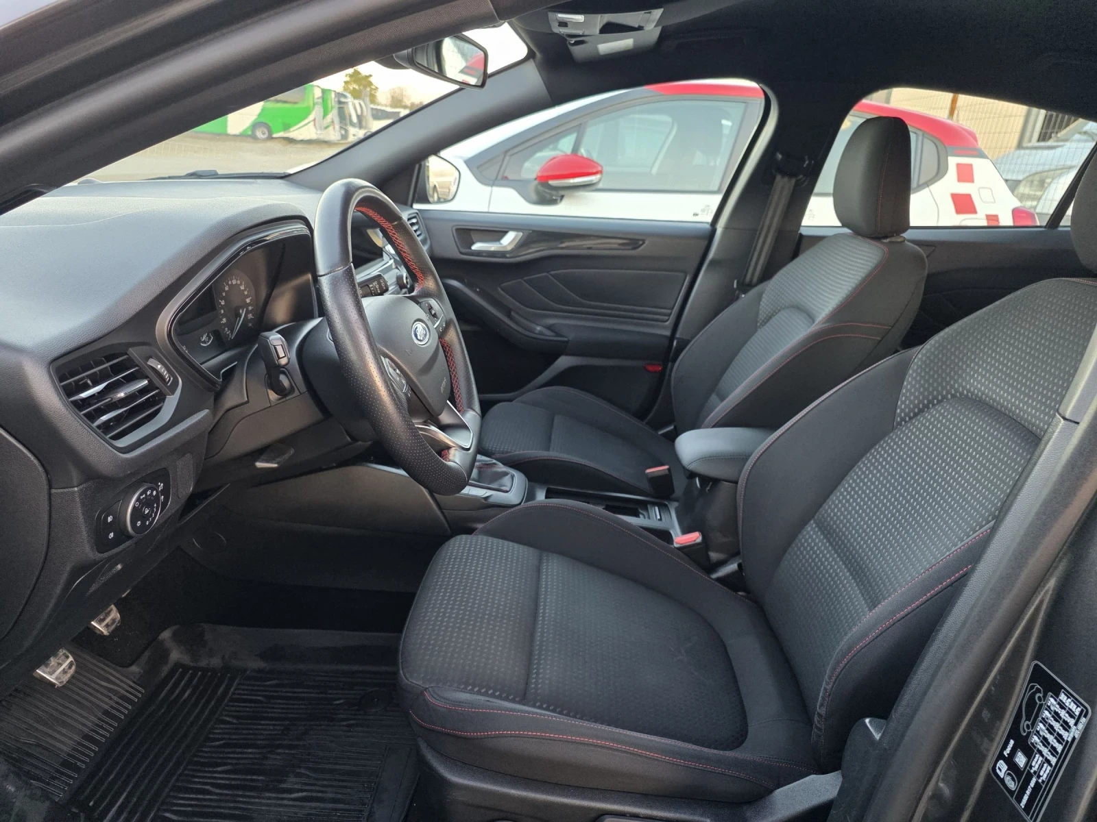 Ford Focus ST-LINE 1.0БЕНЗИН ВЕРИГА - изображение 8