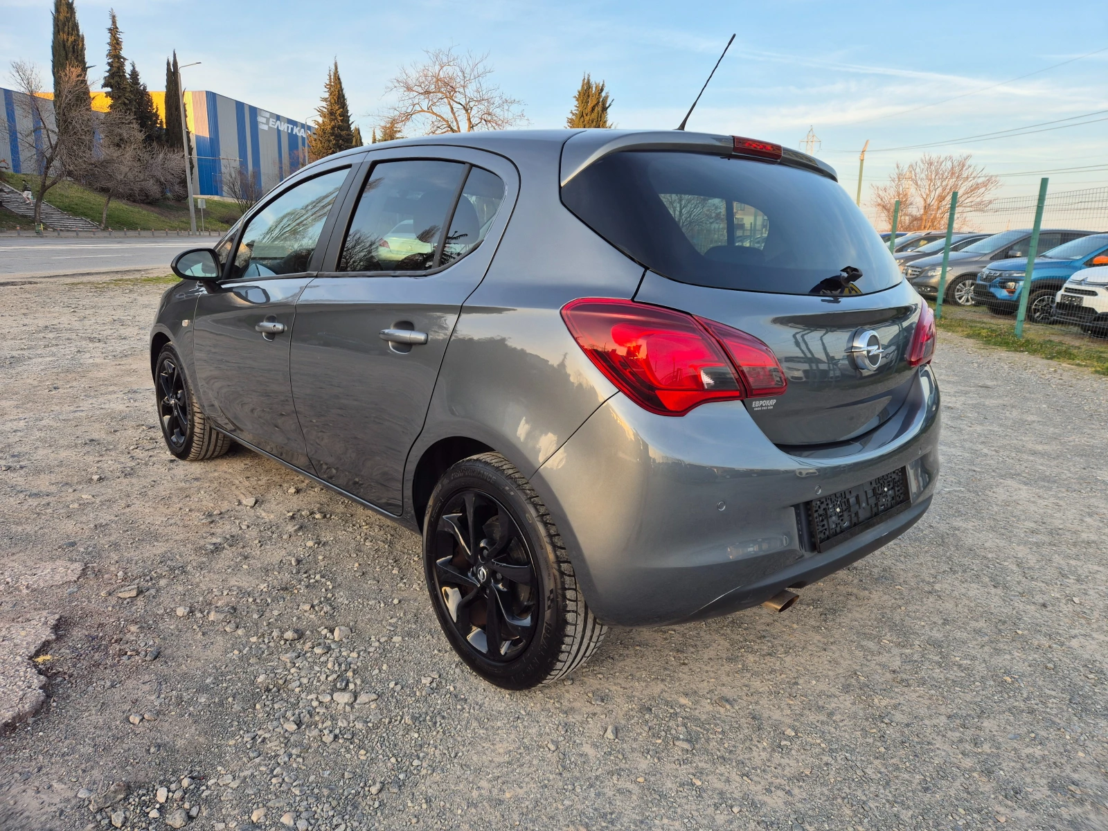 Opel Corsa 1.4i Газ.Инжек., снимка 3 - Автомобили и джипове - 53821598