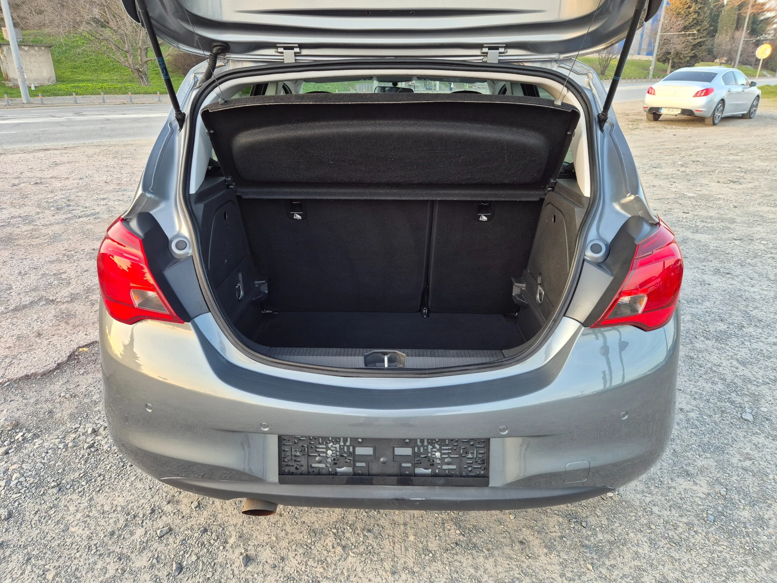 Opel Corsa 1.4i Газ.Инжек., снимка 11 - Автомобили и джипове - 53821598