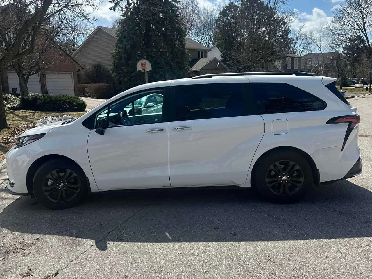 Toyota Sienna XSE 7 Passenger AWD  CARFAX, снимка 2 - Автомобили и джипове - 54112816