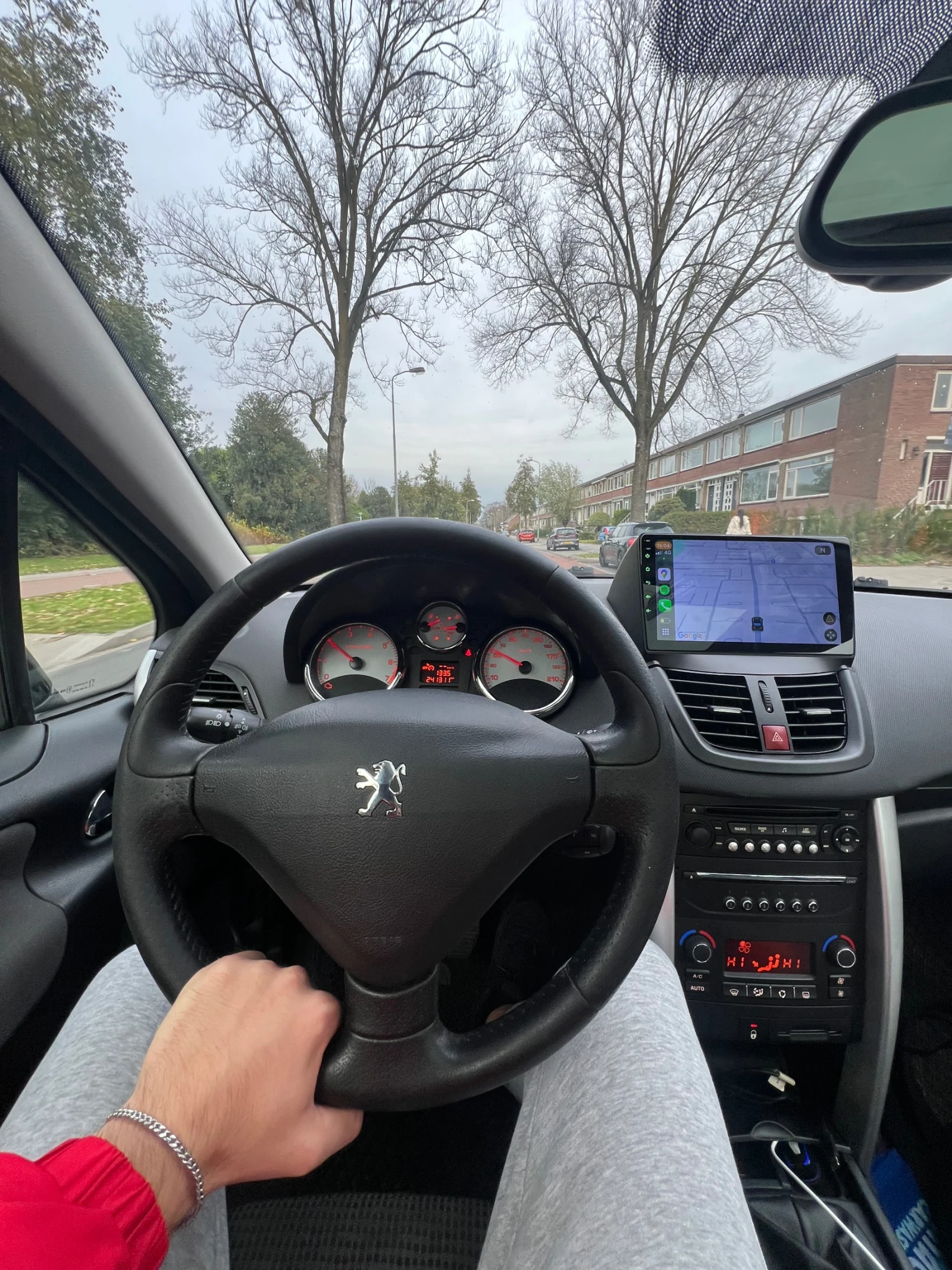 Peugeot 207 120 Premium, снимка 8 - Автомобили и джипове - 54193071