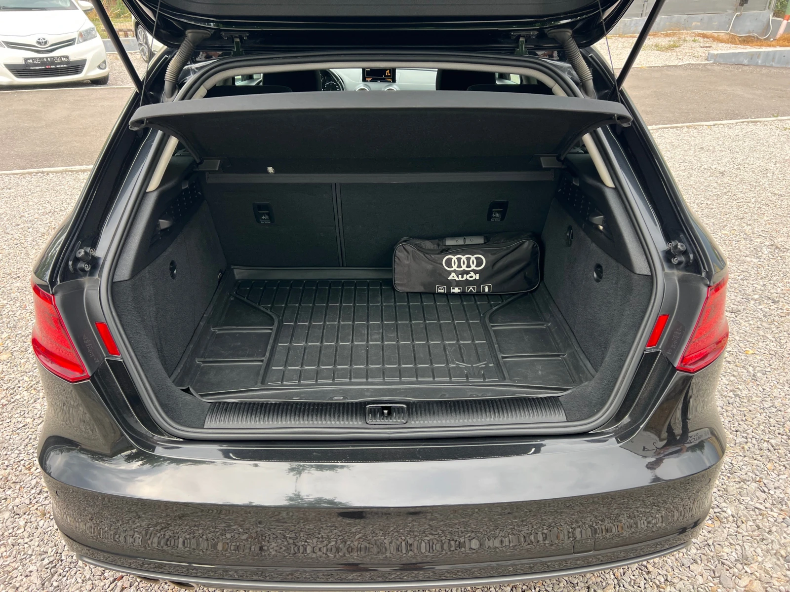 Audi A3 2.0 TDI, снимка 15 - Автомобили и джипове - 54934142
