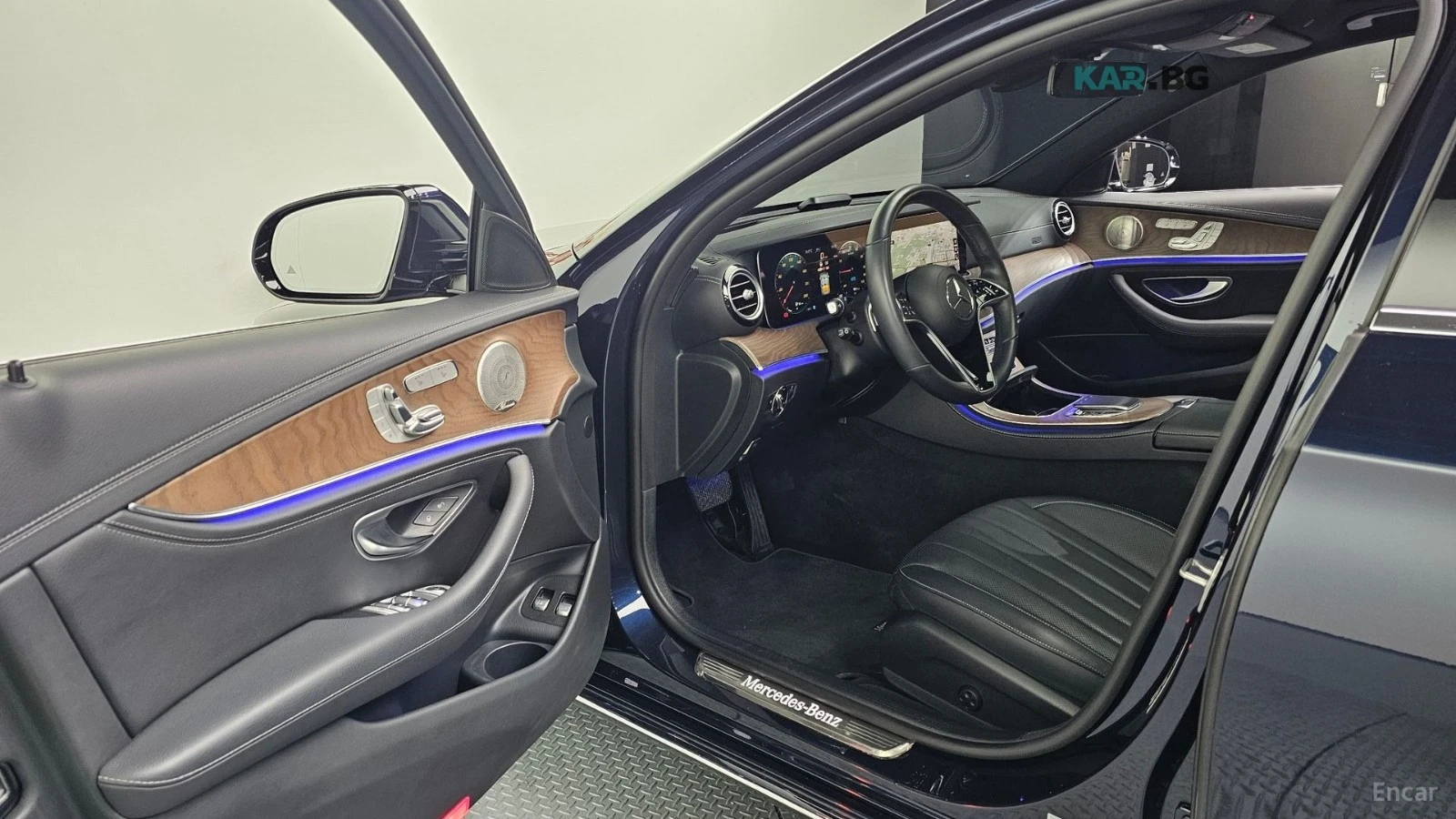 Mercedes-Benz E 300 4MATIC EXCLUSIVE* КОЖА* ПАНО* ОБДУХВ* 360* HUD, снимка 9 - Автомобили и джипове - 55120054