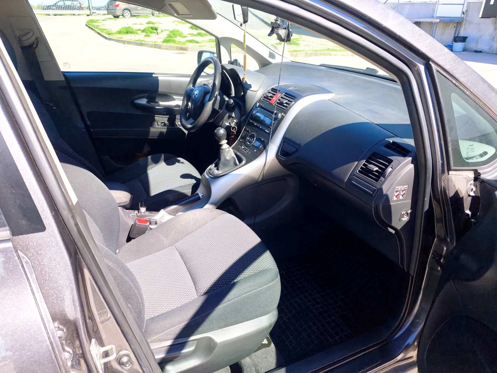 Toyota Auris, снимка 11 - Автомобили и джипове - 55278469