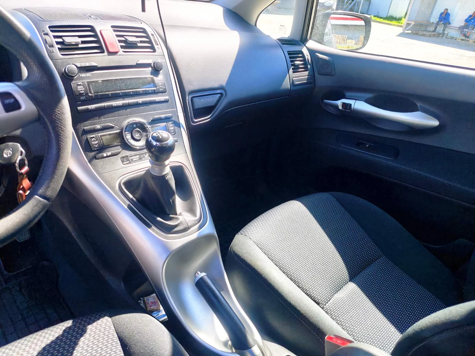 Toyota Auris, снимка 9 - Автомобили и джипове - 55278469