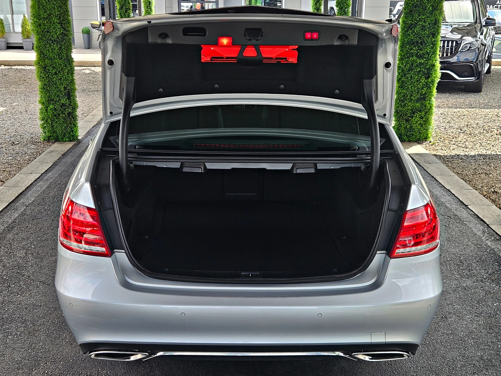Mercedes-Benz E 350 AMG/4MAT/АIR/CAMERA/МАСАЖ/ПОДГРЕВ/ОБДУХ/ПАМЕТ/LIZI, снимка 8 - Автомобили и джипове - 55671090