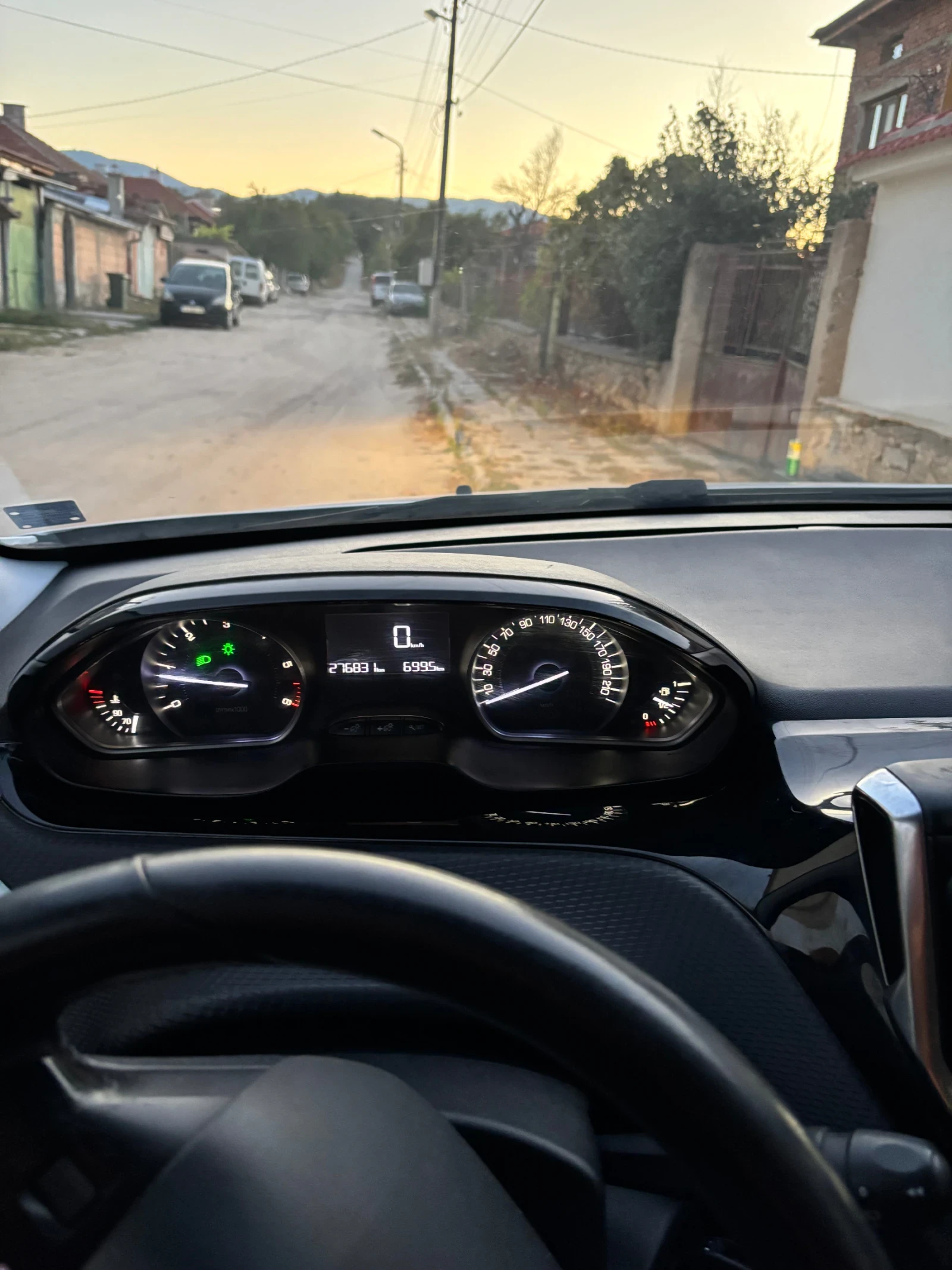 Peugeot 2008, снимка 9 - Автомобили и джипове - 55981729