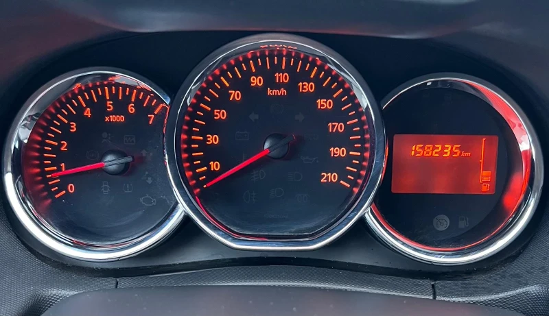 Dacia Duster 1.5DCI 109кс, снимка 10 - Автомобили и джипове - 53035916