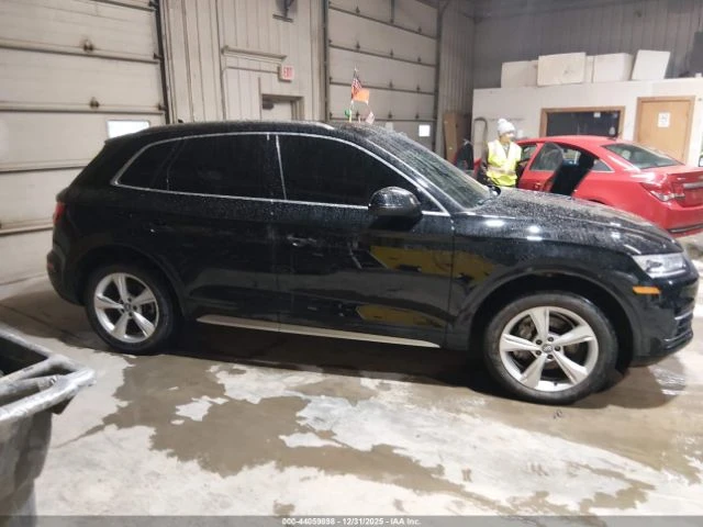 Audi Q5 * PREMIUM* QUATTRO* STRONIC* КОЖА* ПОДГРЕВ* , снимка 8 - Автомобили и джипове - 53779300