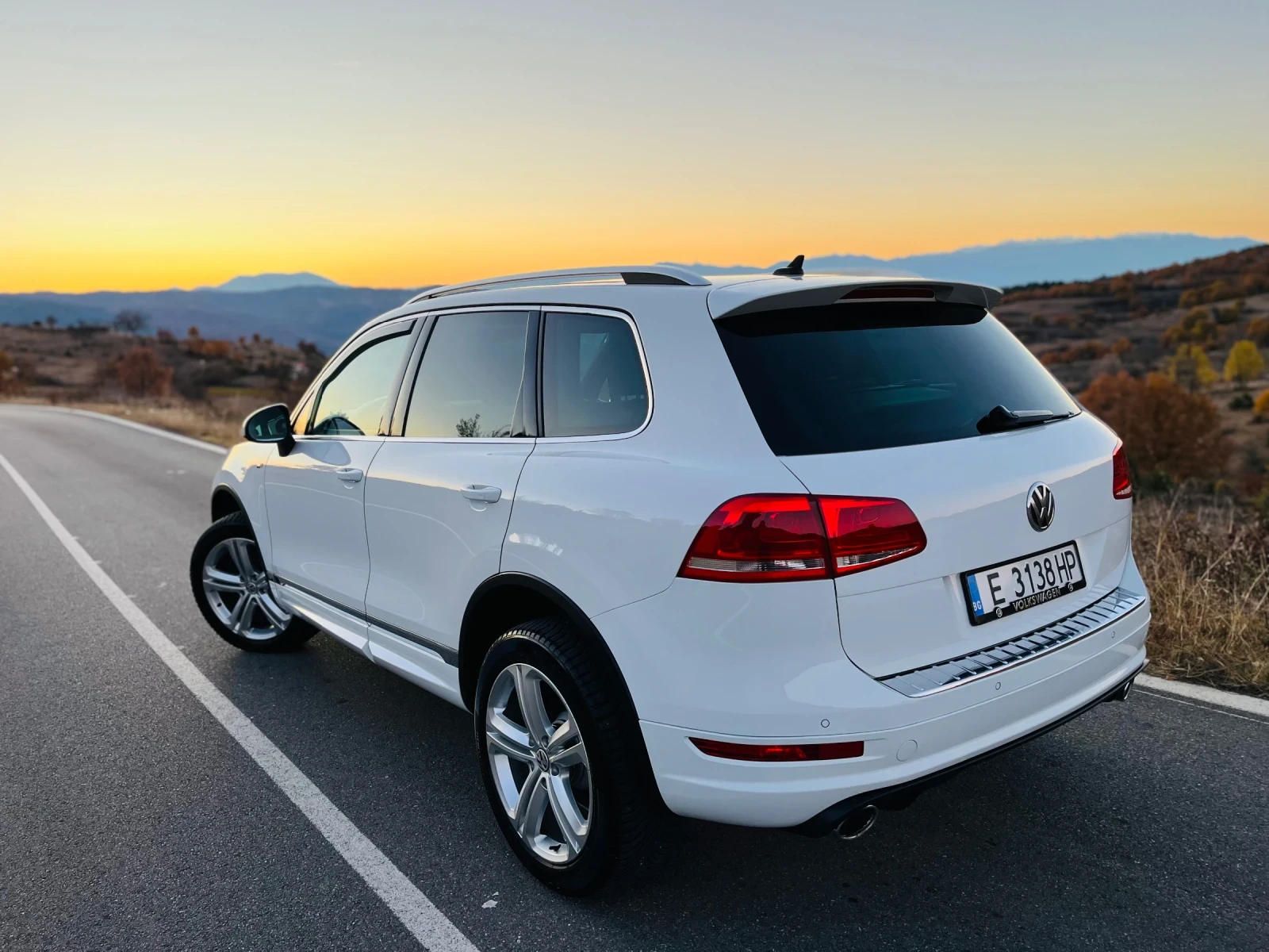 VW Touareg 4.2 TDI R-line Exclusieve - изображение 5