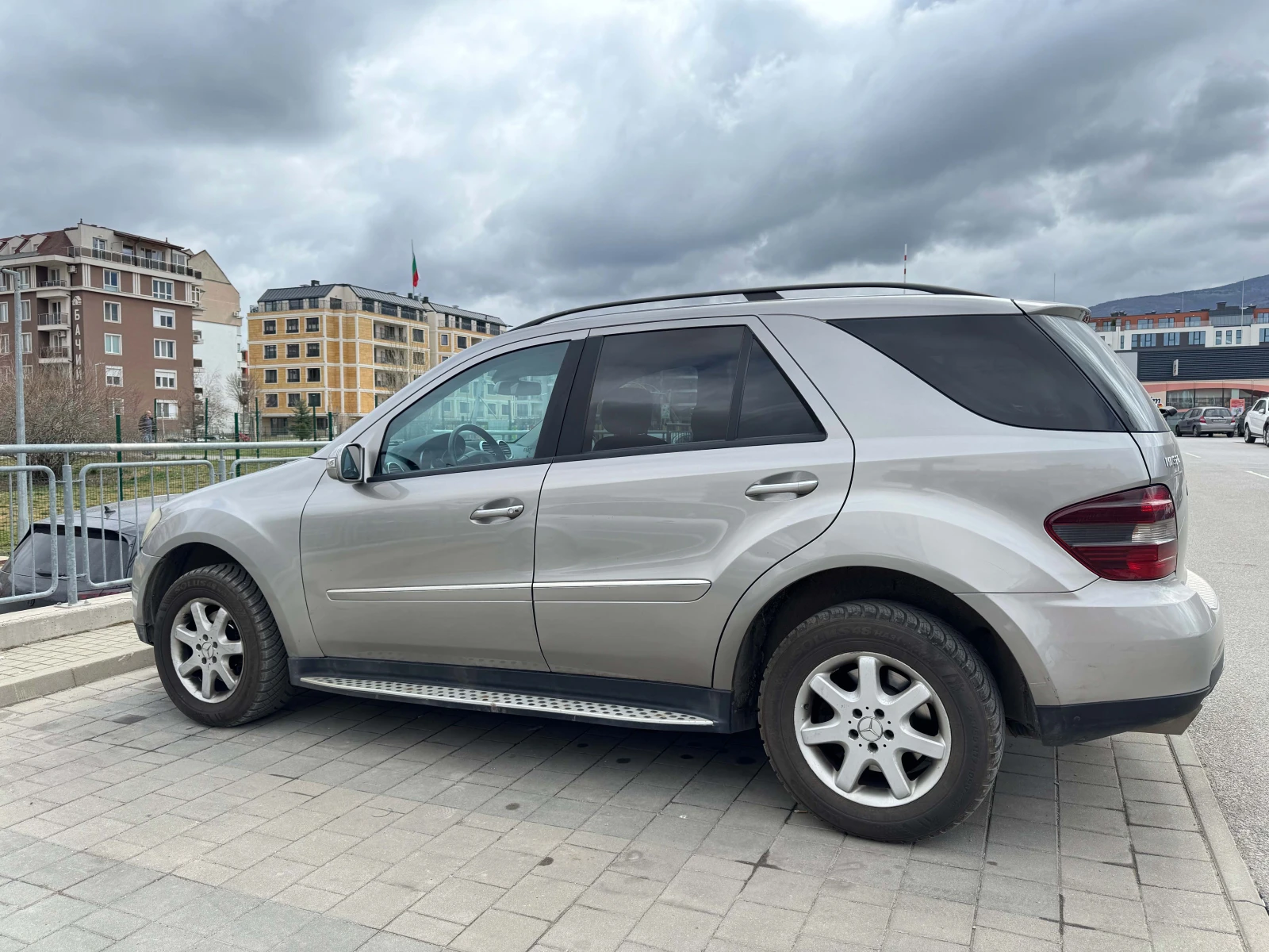 Mercedes-Benz ML 320, снимка 2 - Автомобили и джипове - 53971079