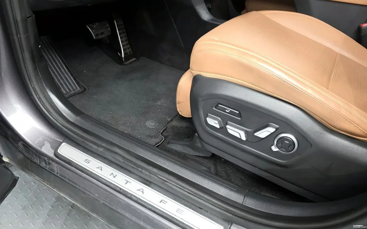 Hyundai Santa fe 2.5T 4WD Cam360* Обдух* DisiTronic, снимка 13 - Автомобили и джипове - 54740742