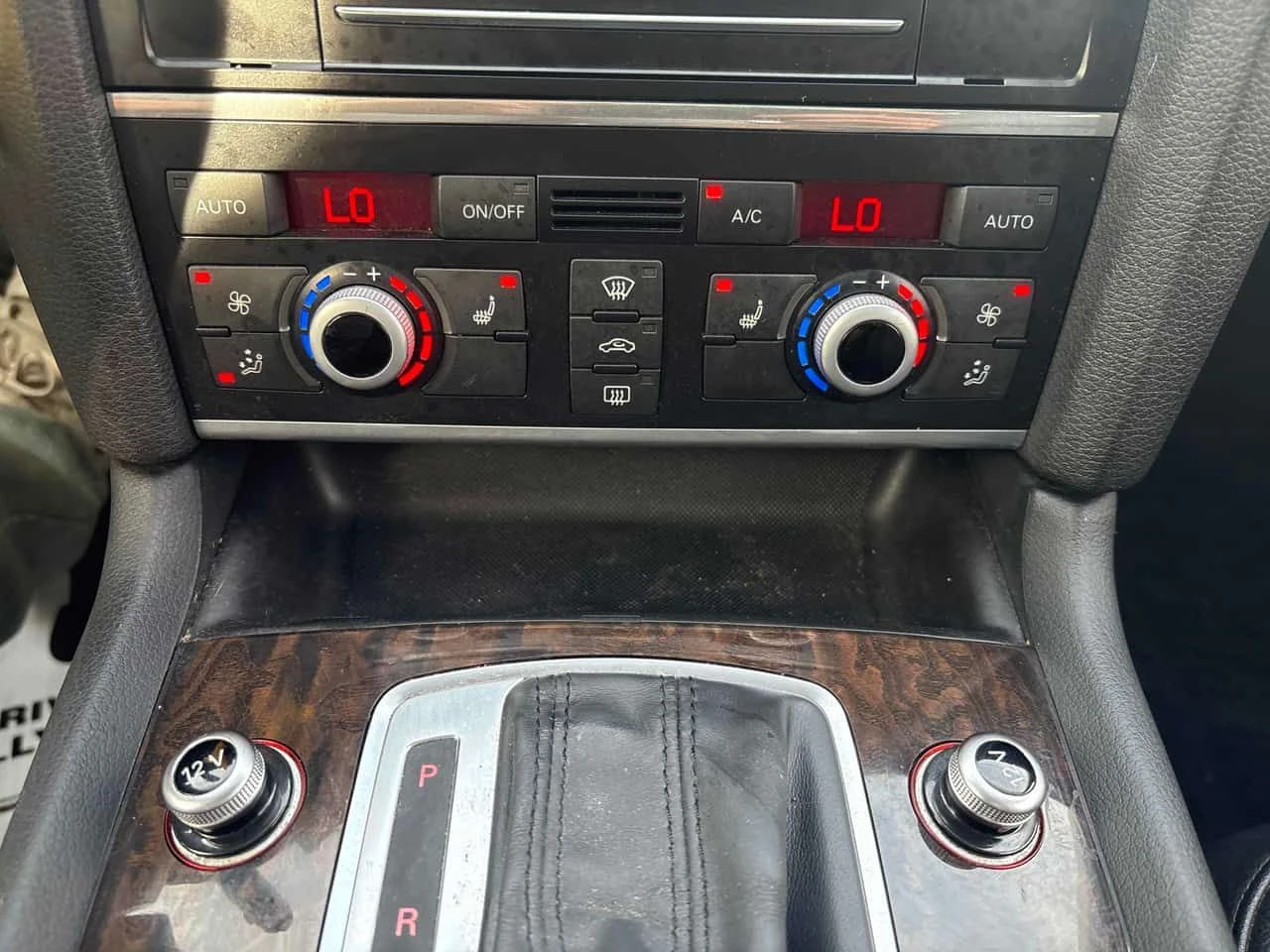 Audi Q7 * 3.0T Technik * CARFAX * ЦЕНА ДО БГ, снимка 11 - Автомобили и джипове - 54849720
