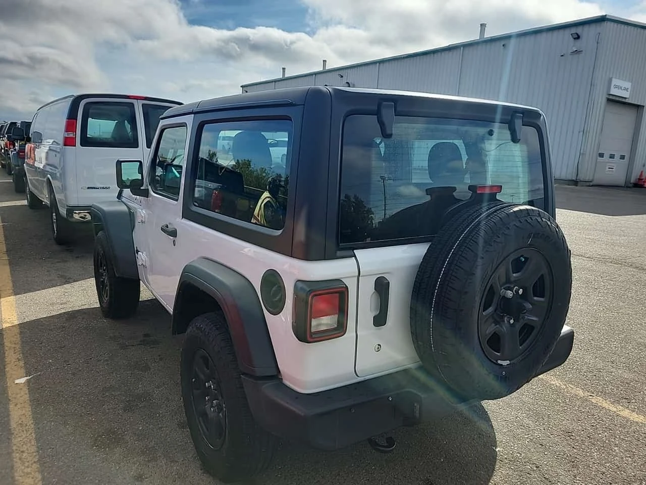 Jeep Wrangler 2 Door 4x4 Sport * CARFAX * АВТОКРЕДИТ * , снимка 5 - Автомобили и джипове - 56238148