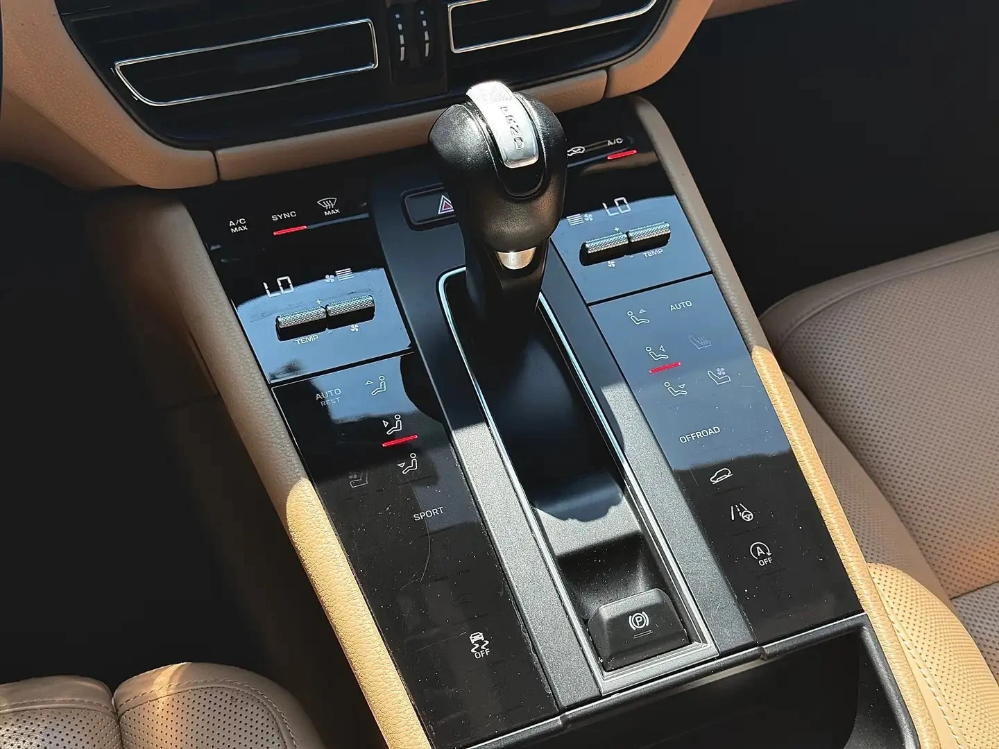 Porsche Macan T | PANORAMA | 360  | BOSE | ОБДУХВАНЕ | PDK, снимка 13 - Автомобили и джипове - 56725934