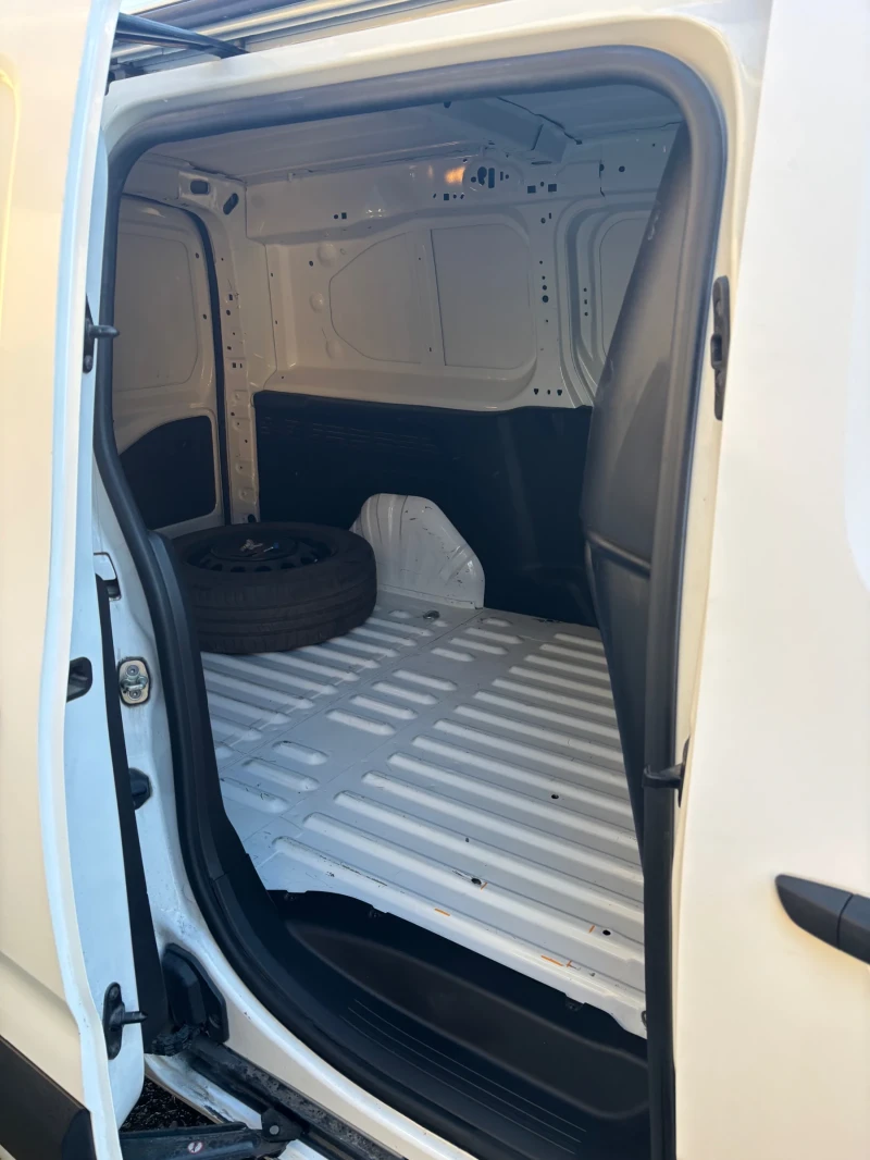 Peugeot Partner 1.2, снимка 6 - Автомобили и джипове - 52924314