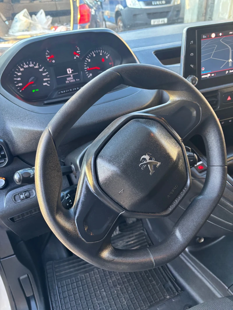 Peugeot Partner 1.2, снимка 14 - Автомобили и джипове - 52924314