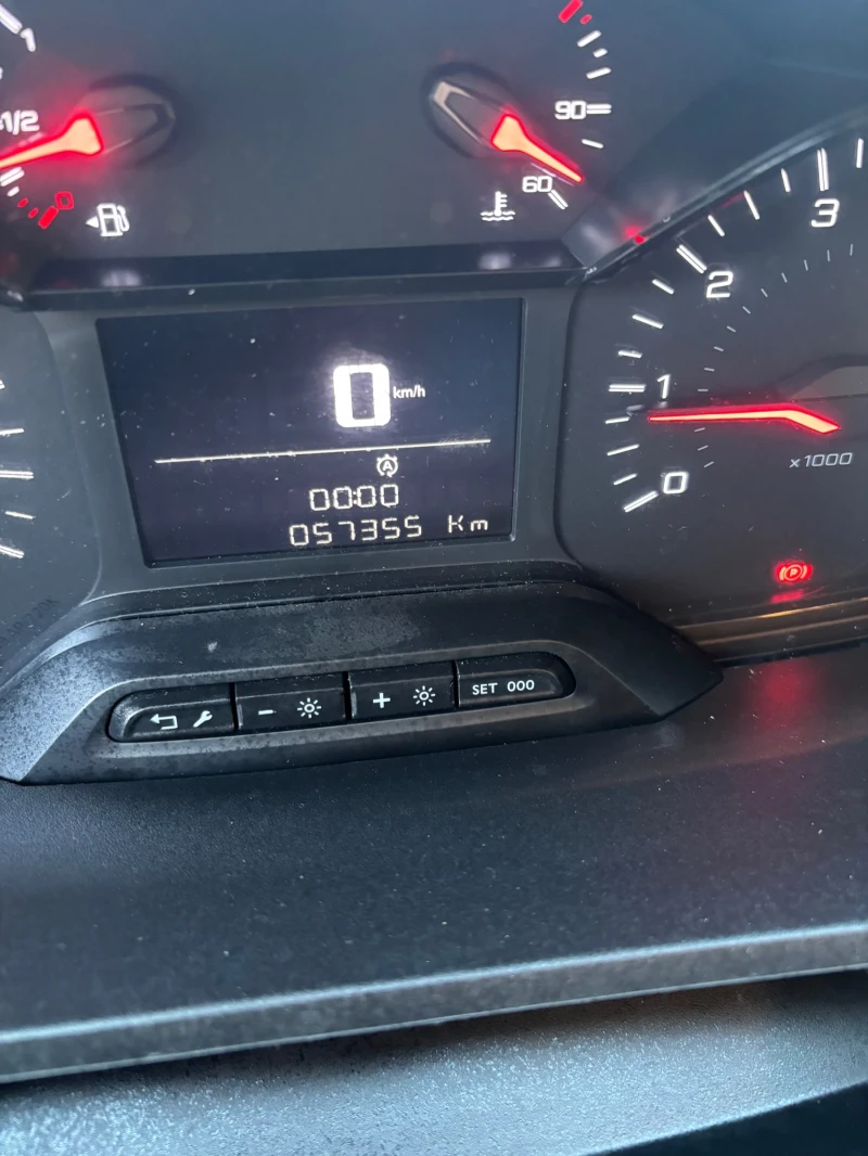 Peugeot Partner 1.2, снимка 12 - Автомобили и джипове - 52924314