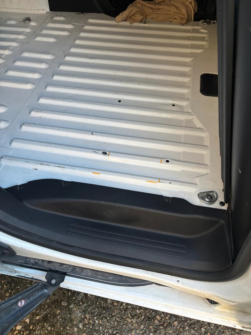 Peugeot Partner 1.2, снимка 7 - Автомобили и джипове - 52924314