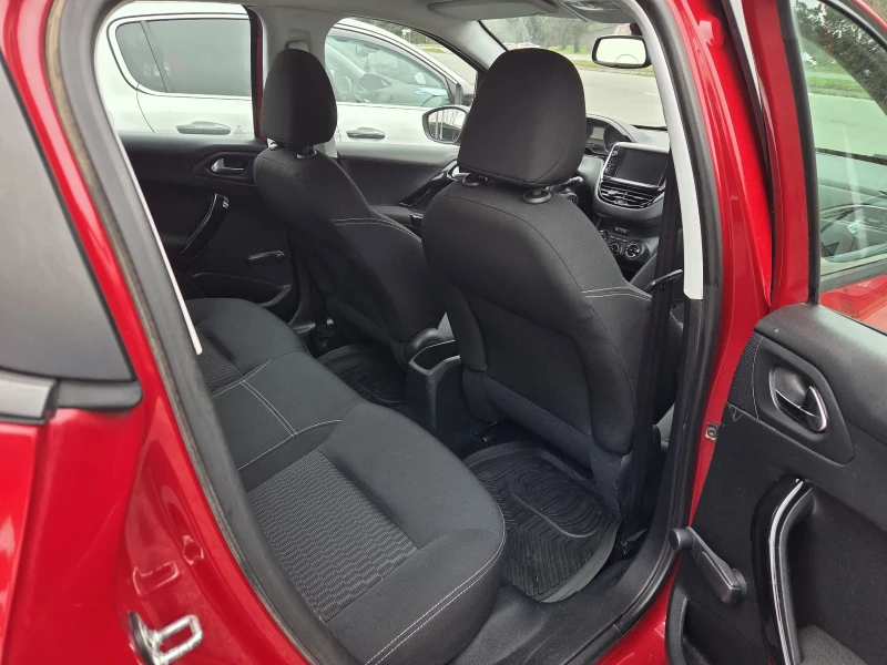 Peugeot 208 1, 2 benzin 70 hp ГАЗ ФАБРИЧНА!, снимка 13 - Автомобили и джипове - 53440576