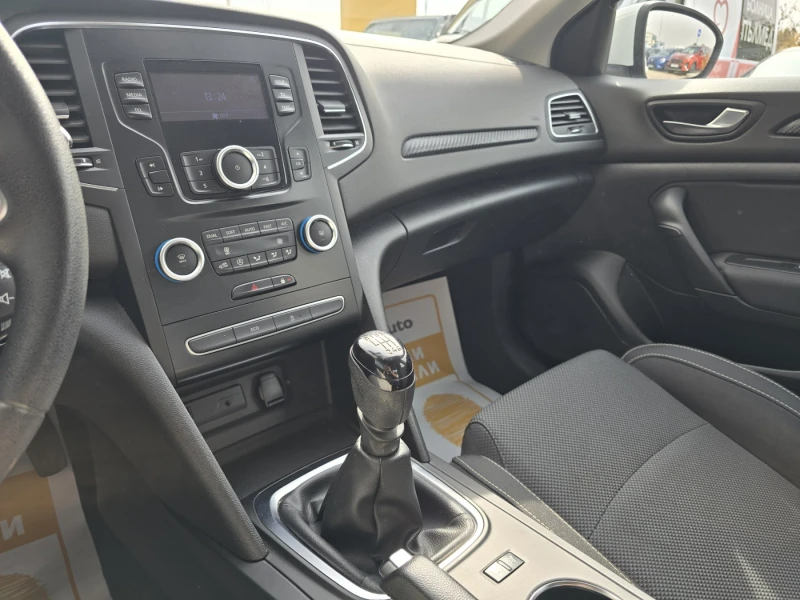 Renault Megane 1.3TCe 140 к.с./Life, снимка 11 - Автомобили и джипове - 53595609