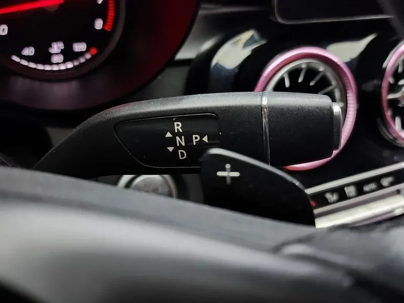 Mercedes-Benz C 180, снимка 17 - Автомобили и джипове - 52691758