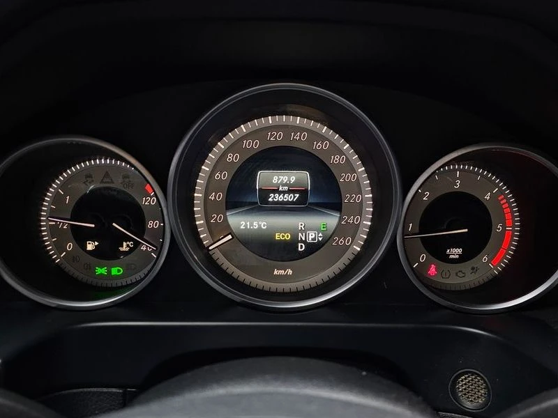 Mercedes-Benz E 250 E250 BlueTec 4MATIC AV| 204к.с.| ВКЛ.ТЕХНОТЕСТ, снимка 8 - Автомобили и джипове - 55217582