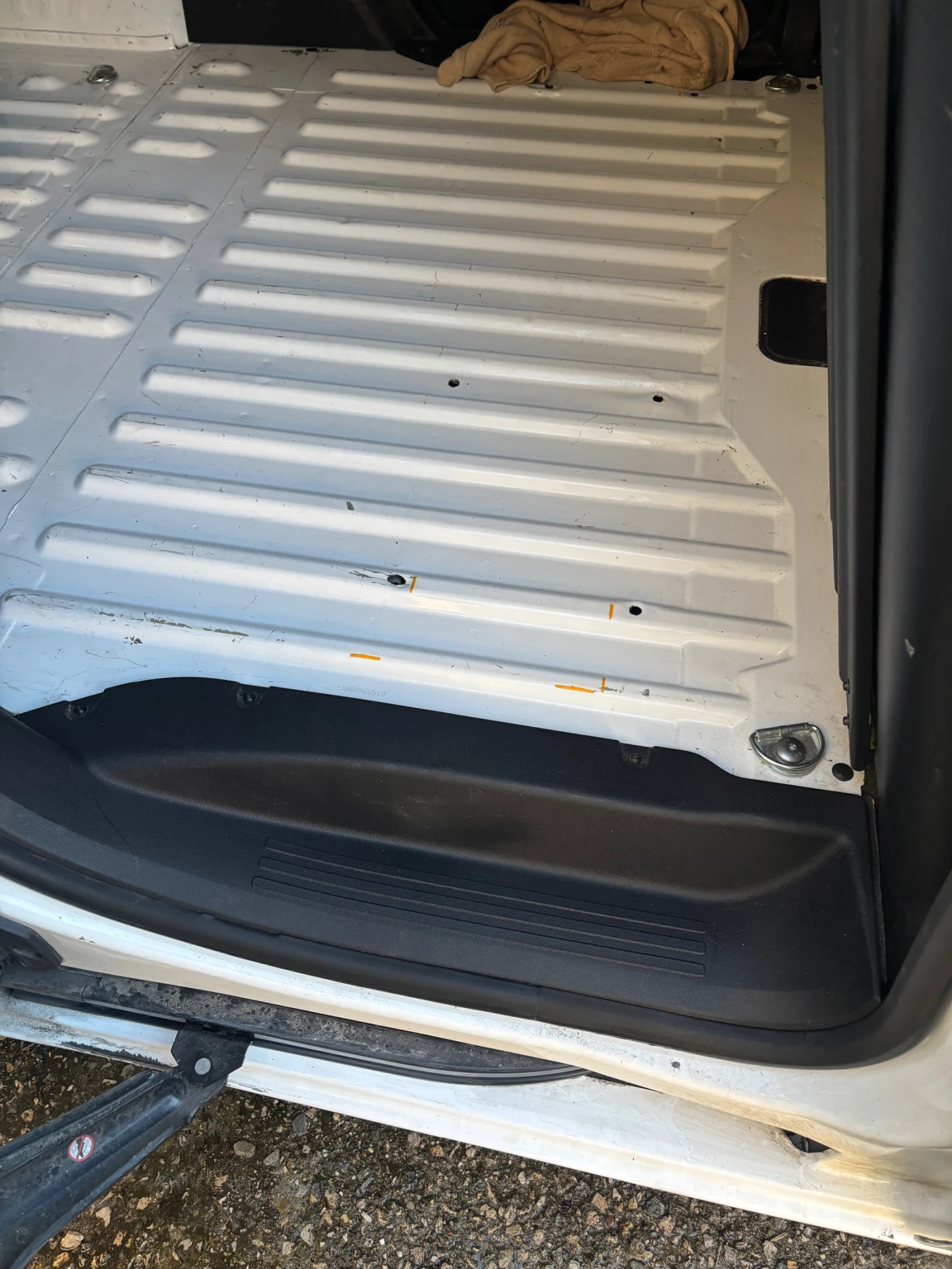 Peugeot Partner 1.2 - изображение 7