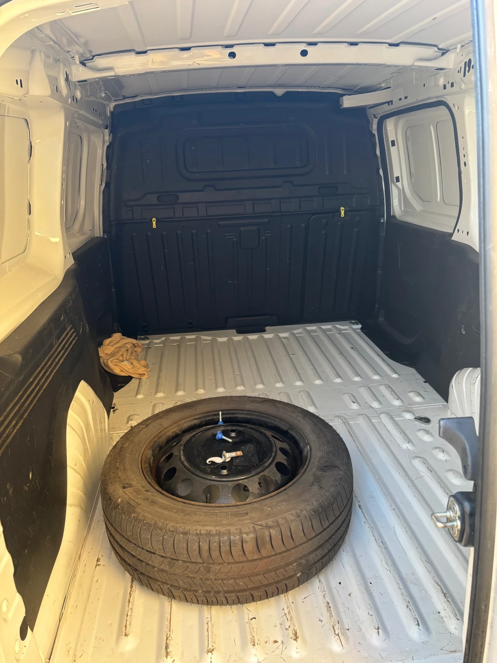 Peugeot Partner 1.2 - изображение 5