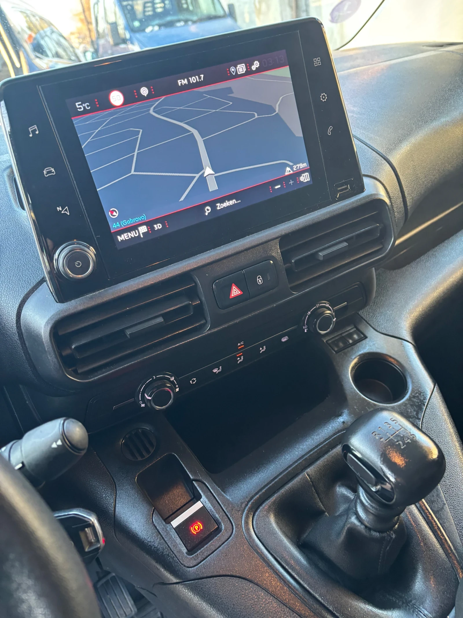 Peugeot Partner 1.2 - изображение 10