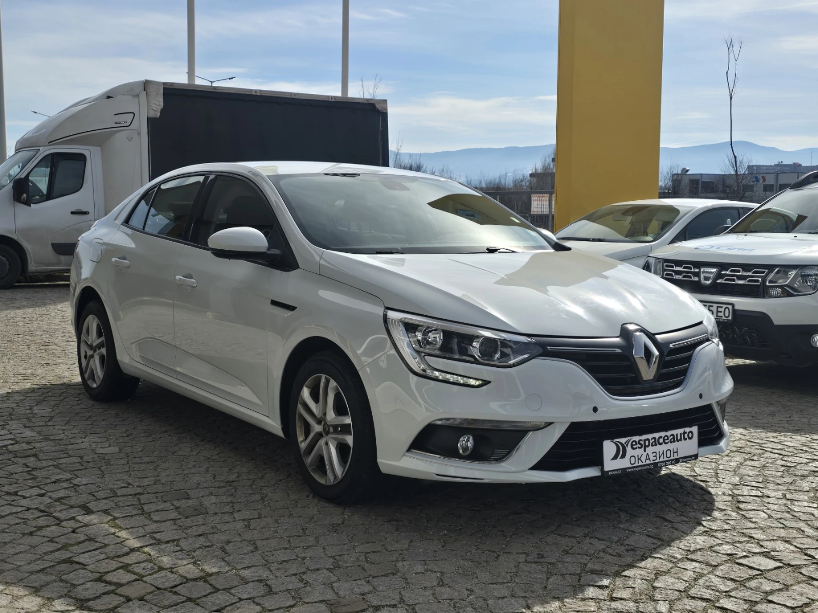 Renault Megane 1.3TCe 140 к.с./Life - изображение 3