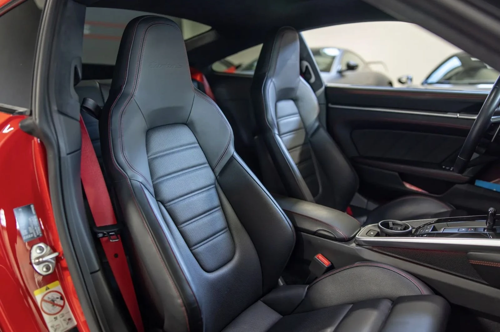 Porsche 911 Turbo S 992 - изображение 7