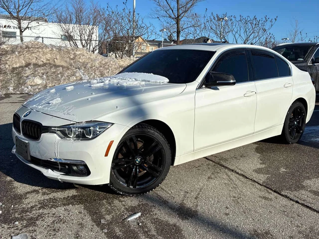 BMW 330 i xDrive/ШИБИДАХ/ПОДГРЕВИ/ПРЕДСТАВИТЕЛСТВО НА BMW, снимка 3 - Автомобили и джипове - 53749641