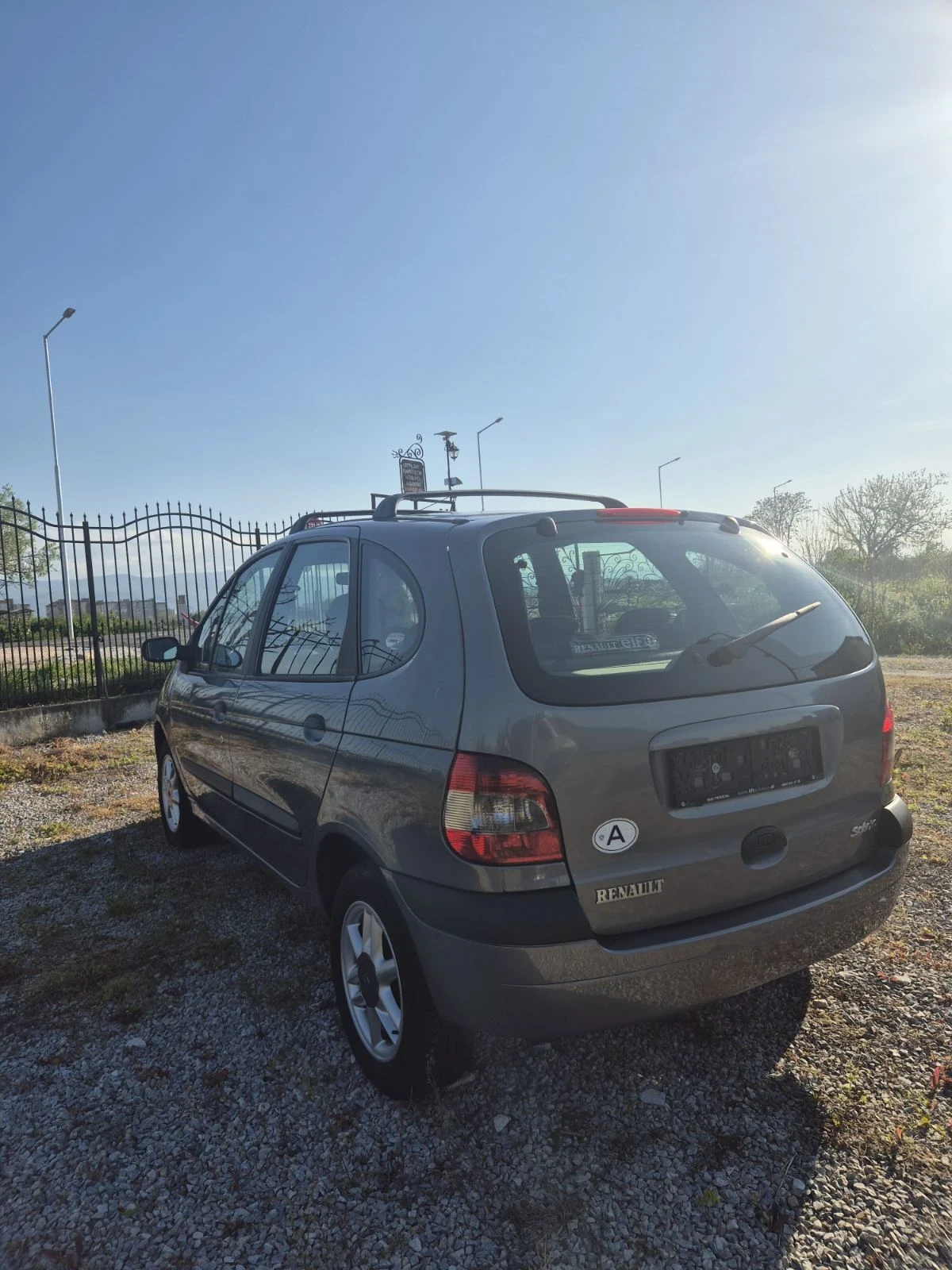 Renault Scenic 1.9 dti, снимка 4 - Автомобили и джипове - 54390423