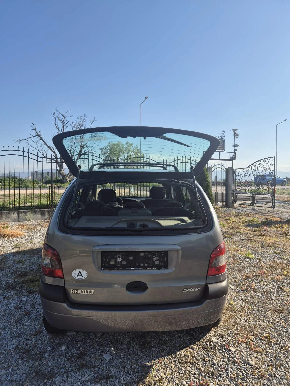 Renault Scenic 1.9 dti, снимка 6 - Автомобили и джипове - 54390423