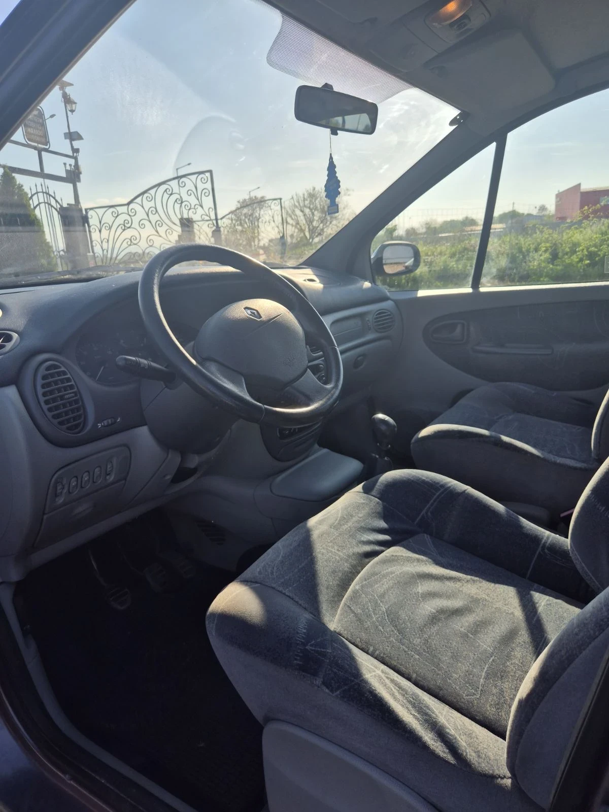 Renault Scenic 1.9 dti, снимка 10 - Автомобили и джипове - 54390423