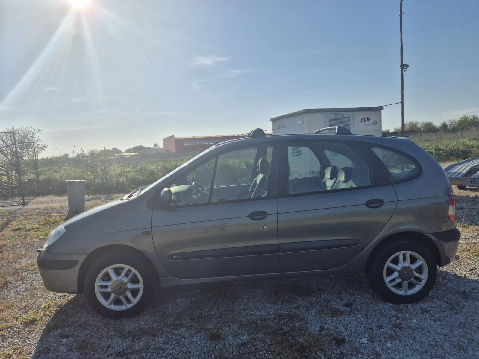 Renault Scenic 1.9 dti, снимка 3 - Автомобили и джипове - 54390423