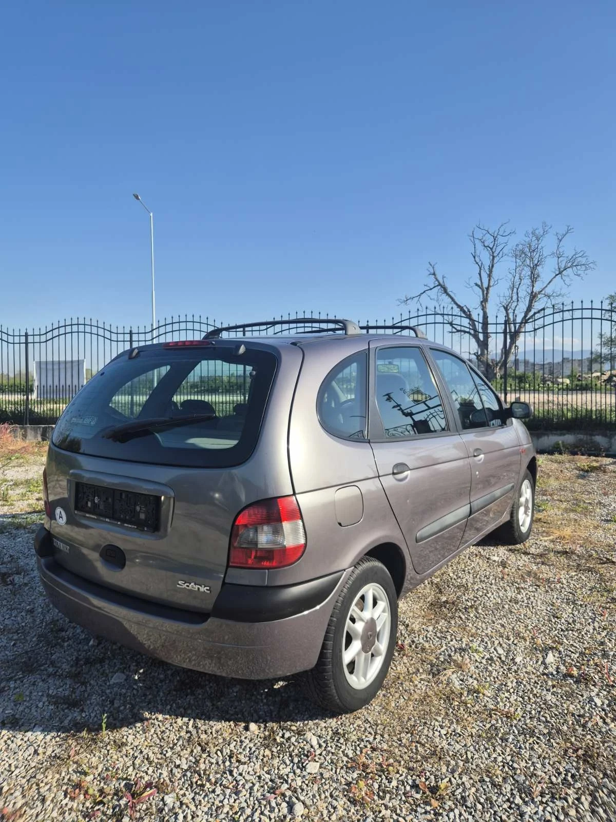 Renault Scenic 1.9 dti, снимка 7 - Автомобили и джипове - 54390423