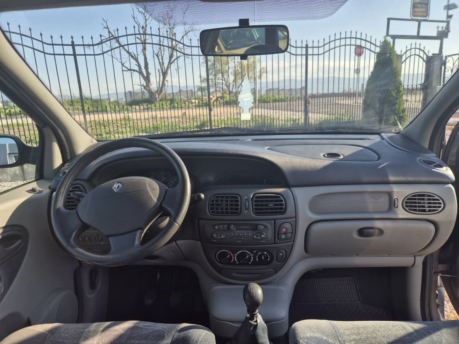 Renault Scenic 1.9 dti, снимка 13 - Автомобили и джипове - 54390423