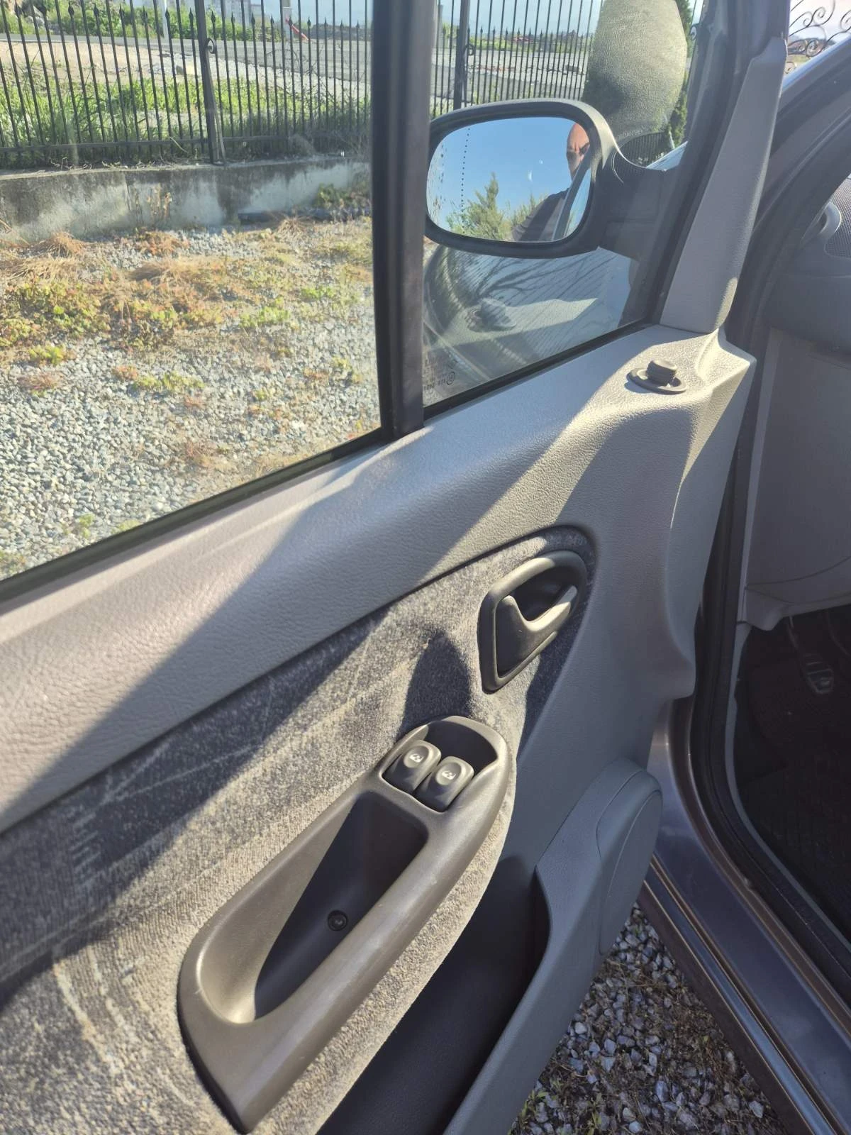 Renault Scenic 1.9 dti, снимка 15 - Автомобили и джипове - 54390423