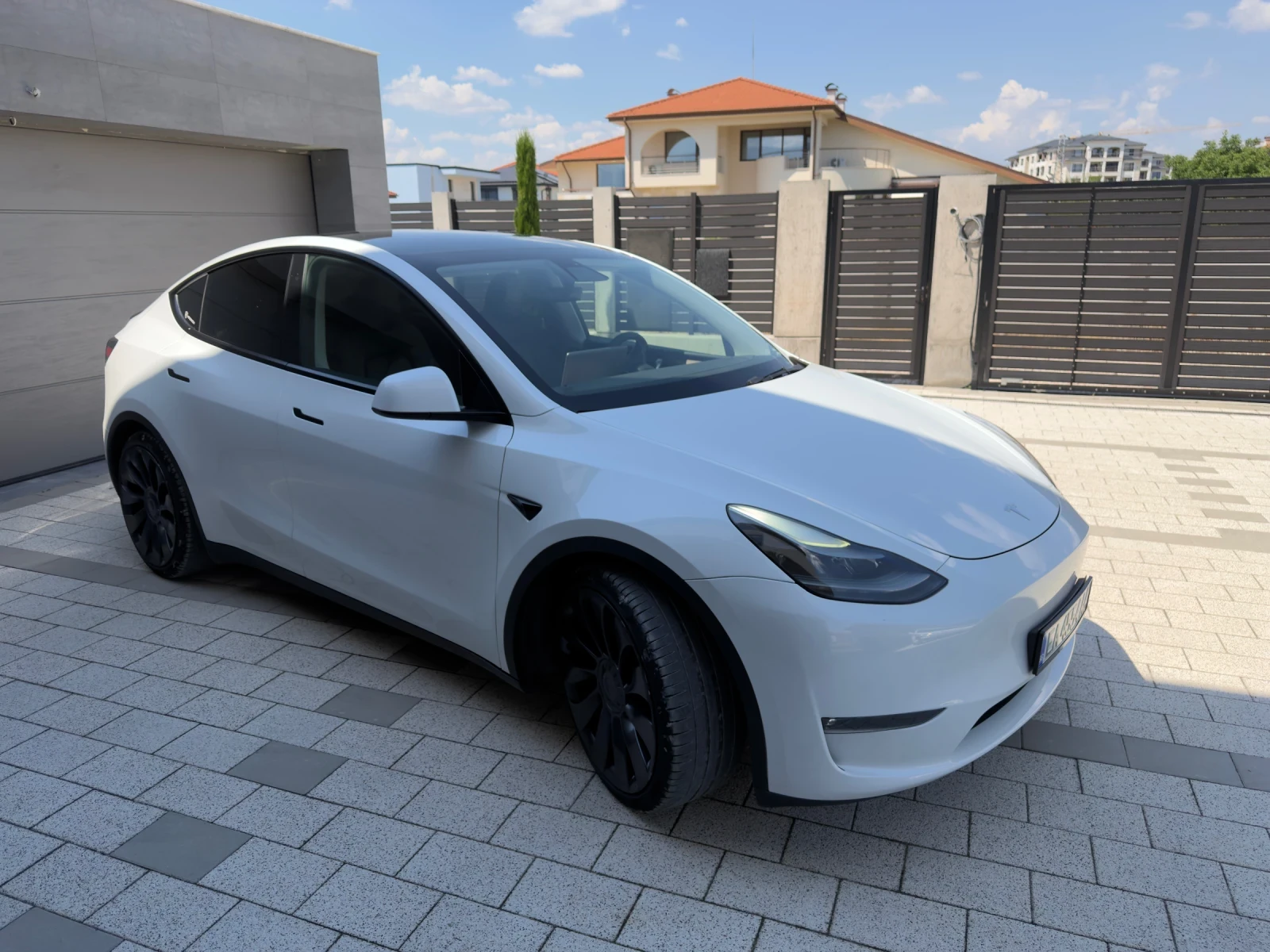 Tesla Model Y Performance, Dual Motor, снимка 3 - Автомобили и джипове - 55130441