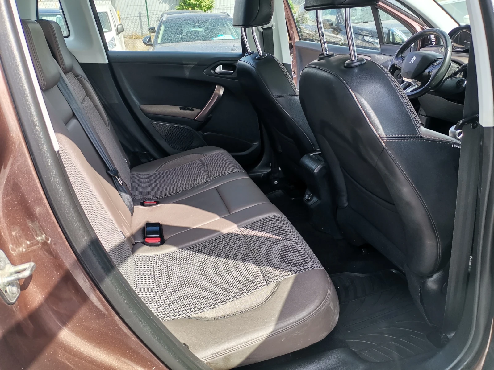 Peugeot 2008 1.6HDI Allure, снимка 11 - Автомобили и джипове - 55826394