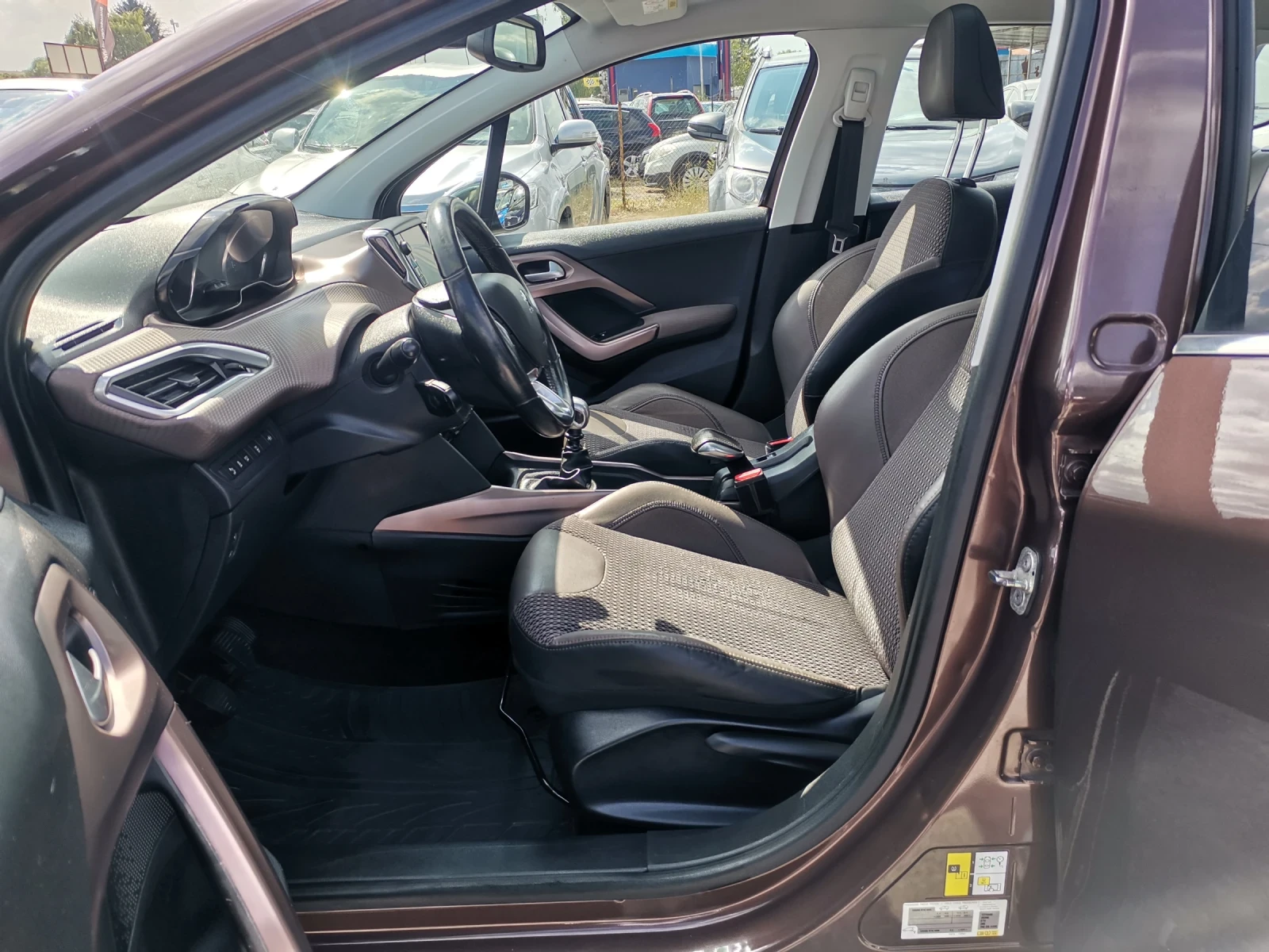 Peugeot 2008 1.6HDI Allure, снимка 9 - Автомобили и джипове - 55826394