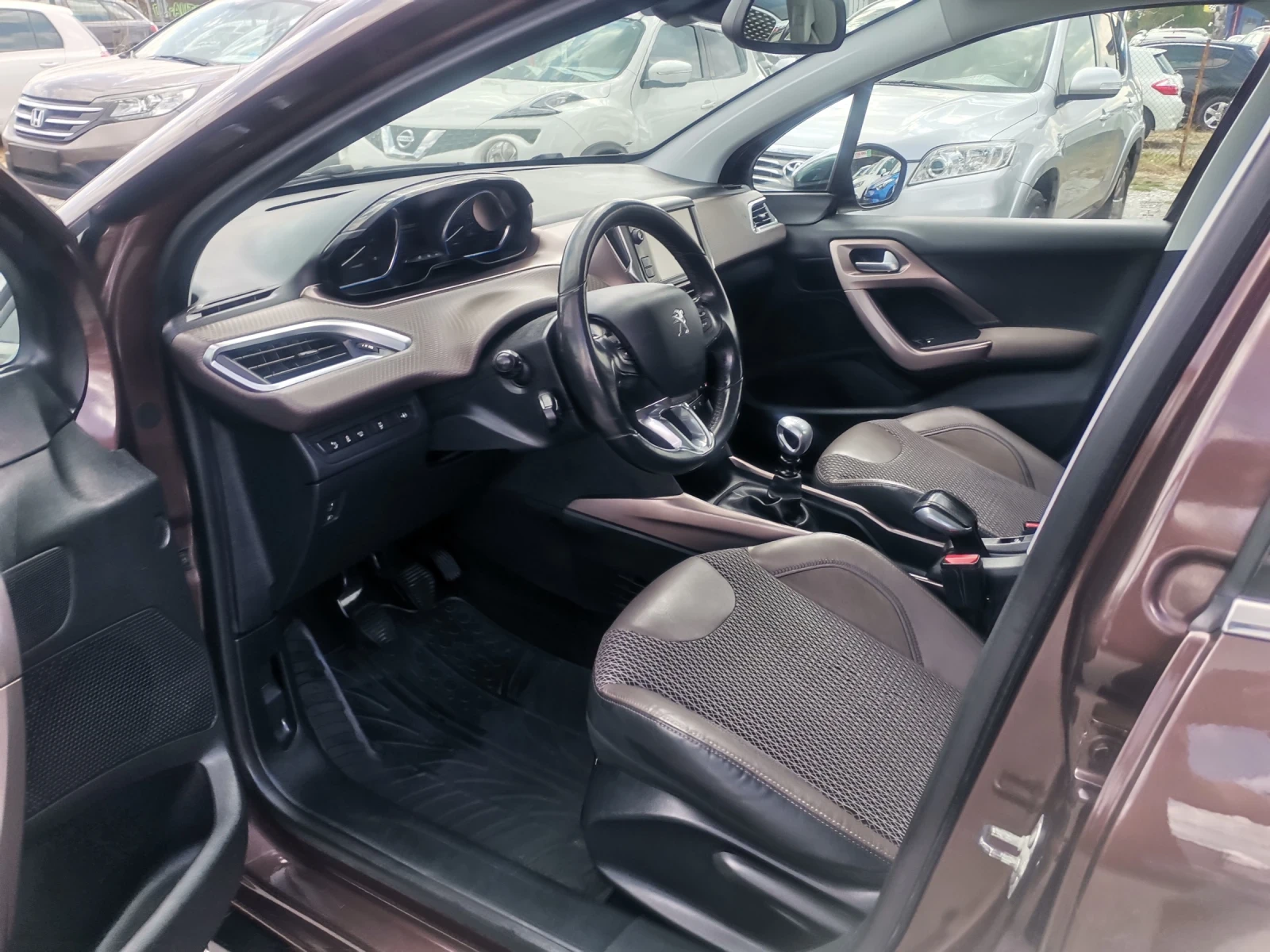 Peugeot 2008 1.6HDI Allure, снимка 8 - Автомобили и джипове - 55826394