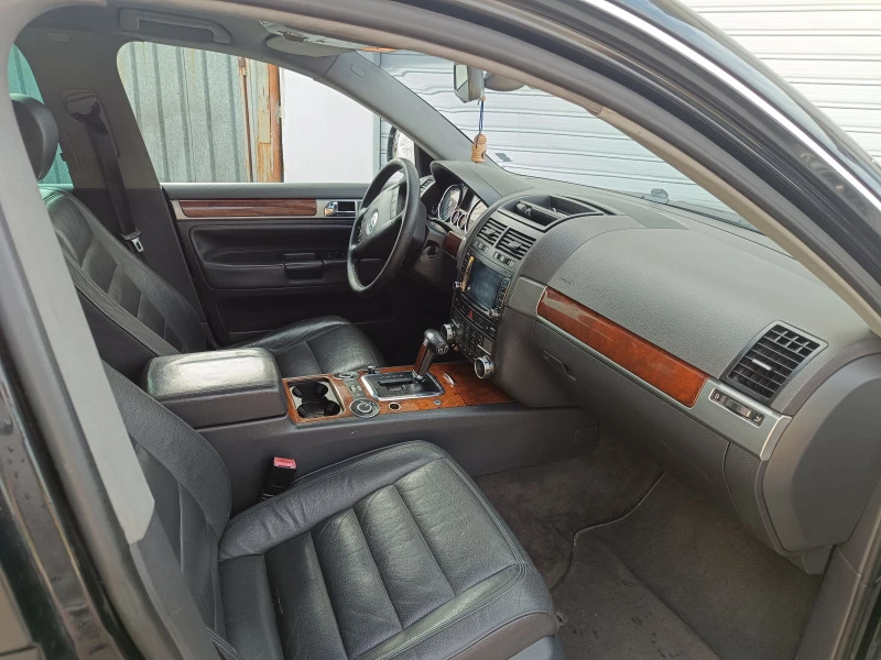 VW Touareg 3.0D, снимка 12 - Автомобили и джипове - 47327216