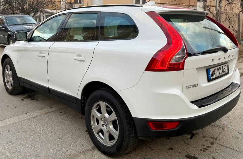 Volvo XC60 2.4* D5* Перфектен* , снимка 6 - Автомобили и джипове - 49565649