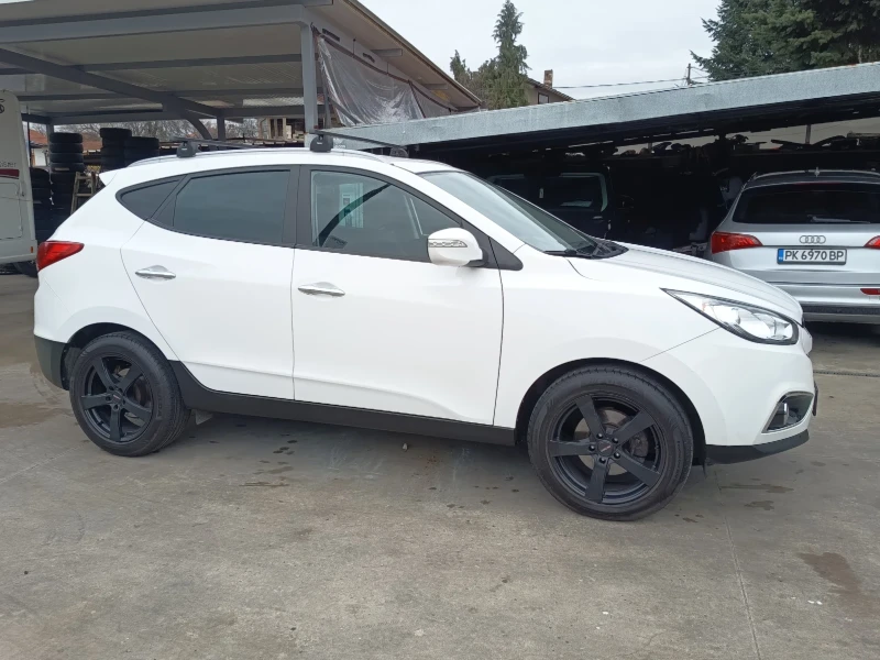 Hyundai IX35 2.0tdci, снимка 3 - Автомобили и джипове - 52641771