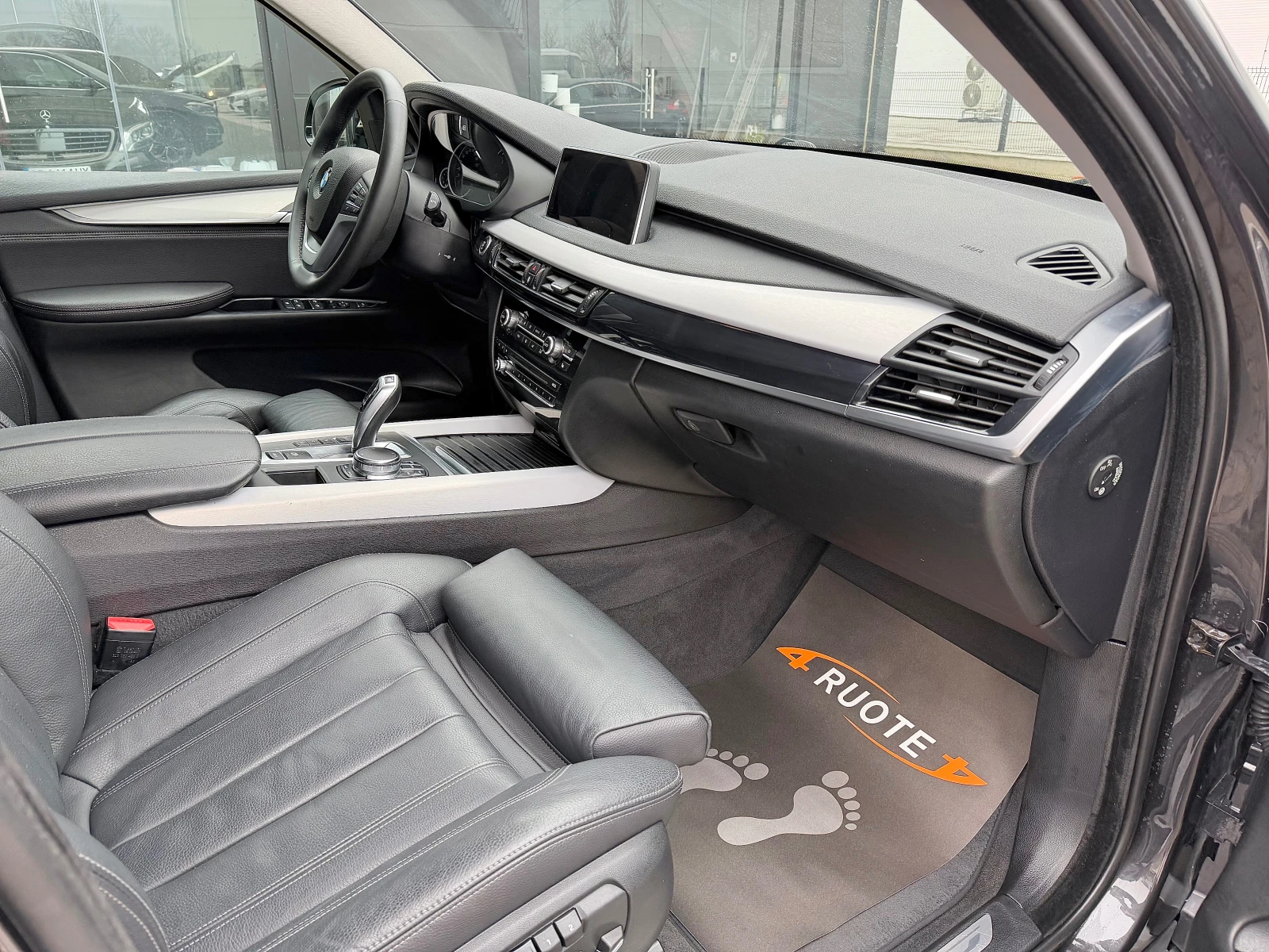 BMW X5 30d Xdrive /Sport/ Подгрев/Keyless/360Камера, снимка 10 - Автомобили и джипове - 53724843